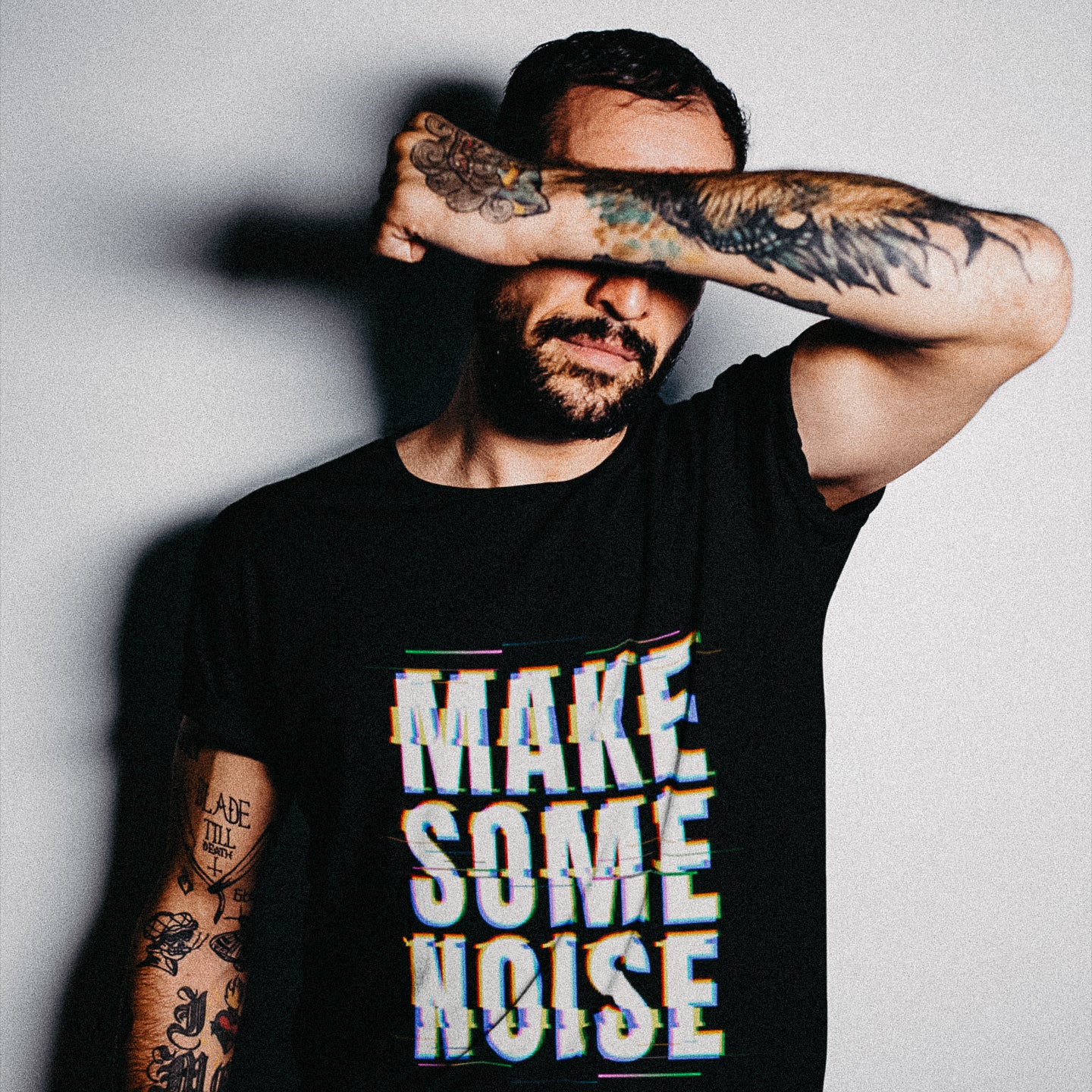 T-shirt - "MAKE SOME NOISE"